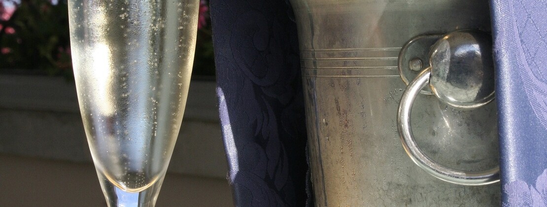 champagne-2431709_1920.jpg